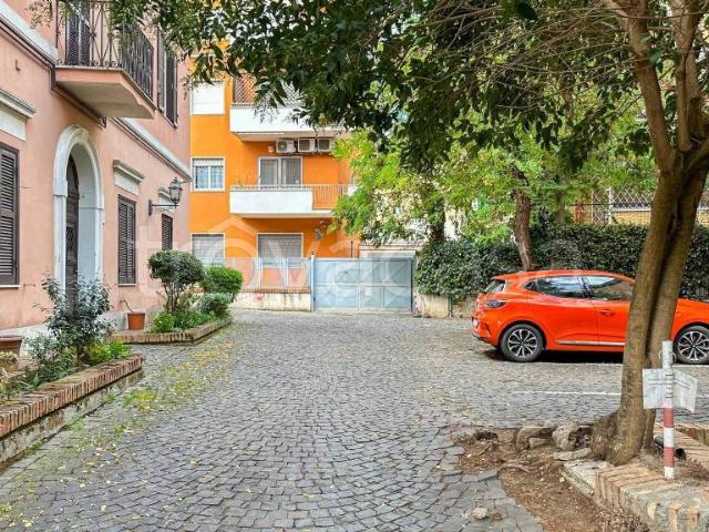 Appartamento in vendita a Roma, San Basilio