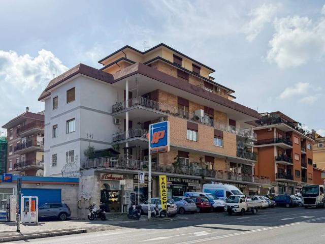 Appartamento in vendita a Roma RM