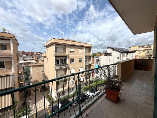 Appartamento in vendita a Roma RM
