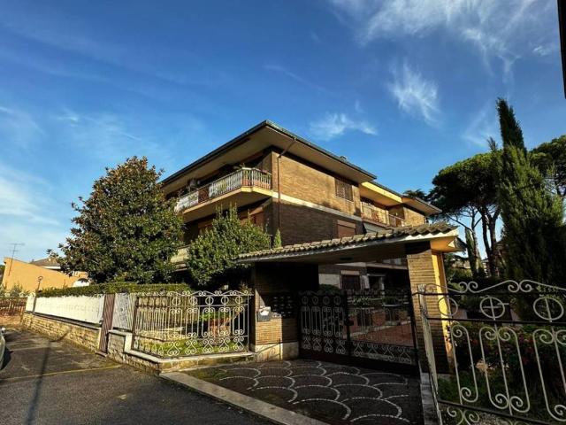 Appartamento in vendita a Roma RM