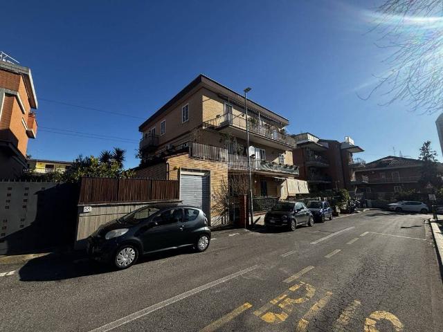 Appartamento in vendita a Roma RM