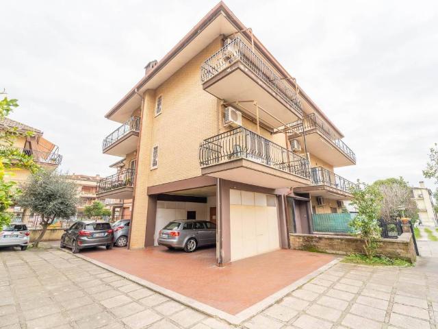 Appartamento in vendita a Roma RM