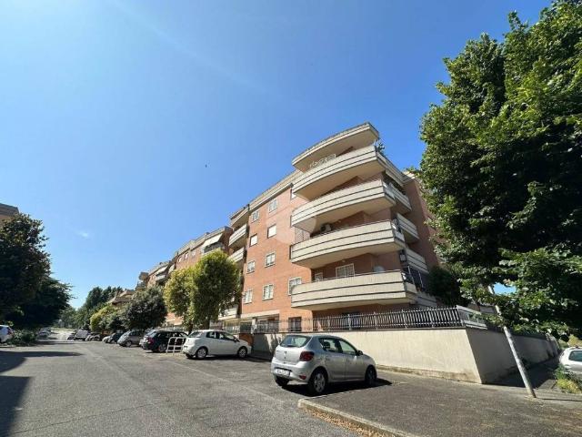 Appartamento in vendita a Roma RM