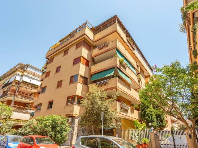 Appartamento in vendita a Roma RM