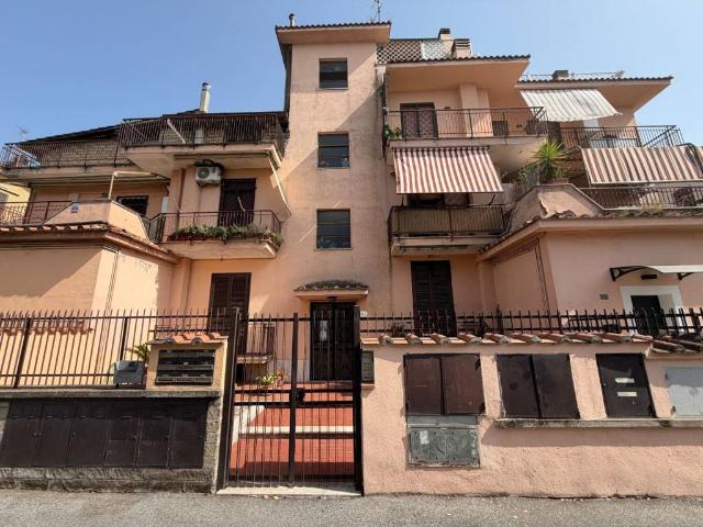 Appartamento in vendita a Roma RM