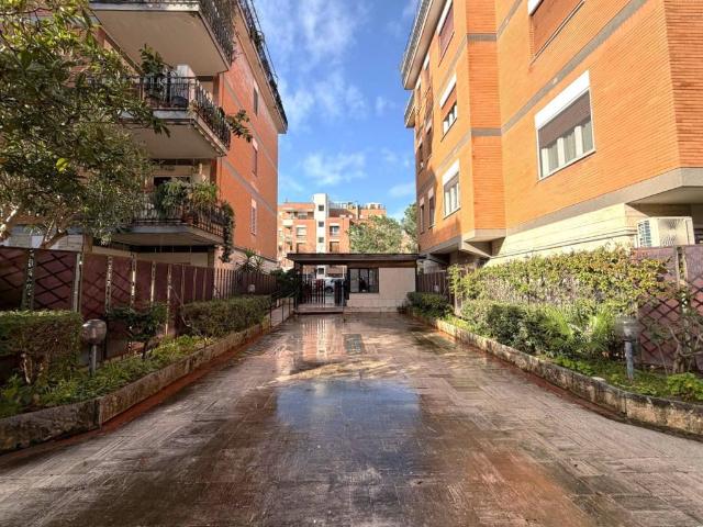 Appartamento in vendita a Roma RM
