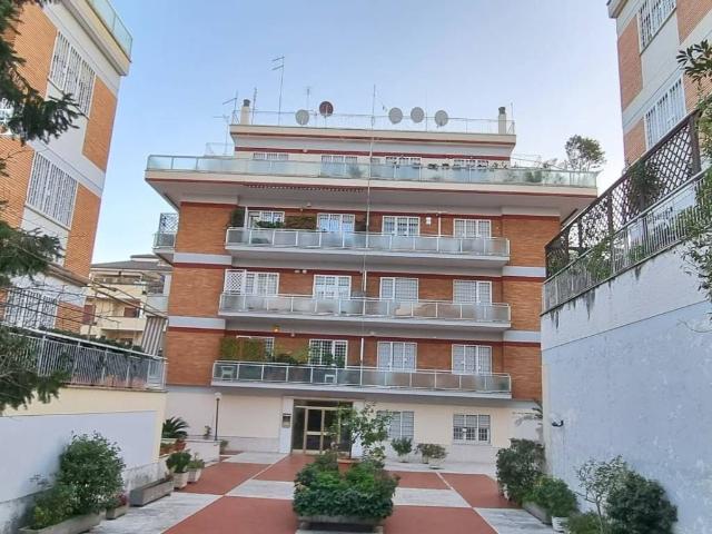 Appartamento in vendita a Roma RM