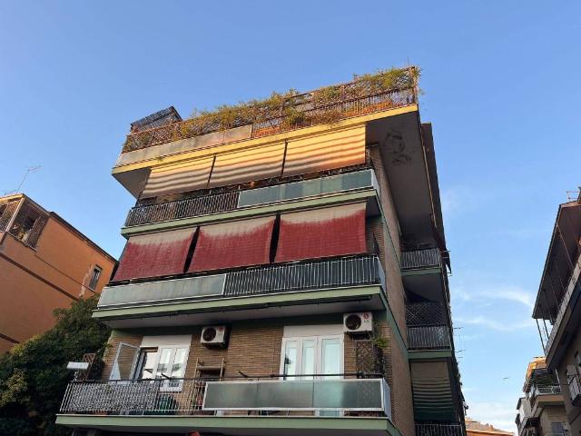 Appartamento in vendita a Roma RM