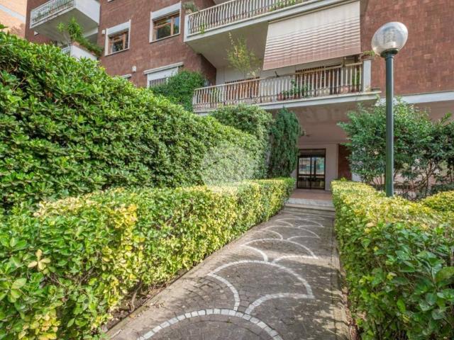 Appartamento in vendita a Roma RM