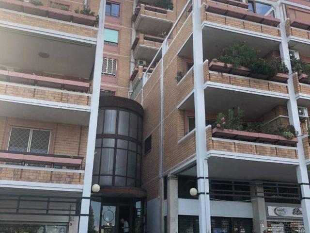 Appartamento in vendita a Roma RM