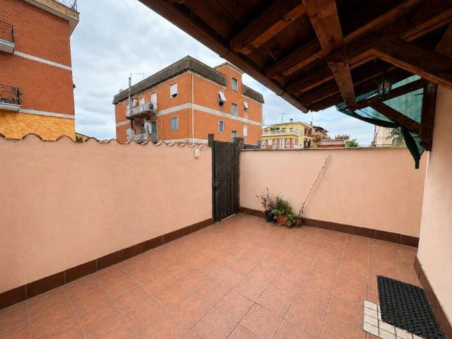 Appartamento in vendita a Roma RM