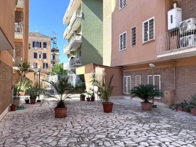 Appartamento in vendita a Roma RM