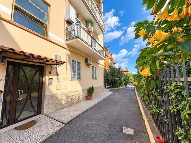 Appartamento in vendita a Roma RM