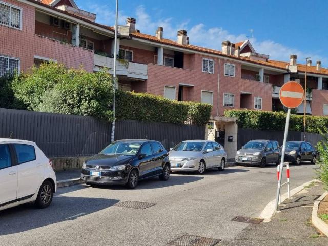 Appartamento in vendita a Roma RM