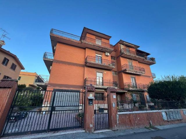 Appartamento in vendita a Roma RM