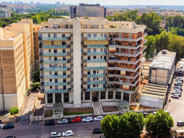 Appartamento in vendita a Roma RM