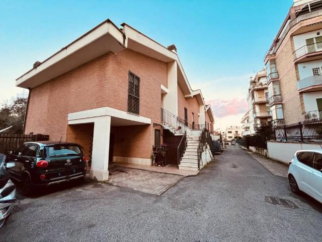 Appartamento in vendita a Roma RM
