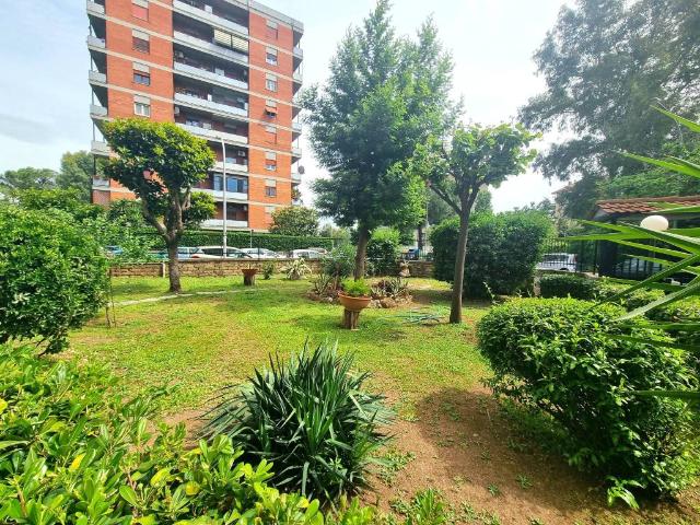 Appartamento in vendita a Roma RM