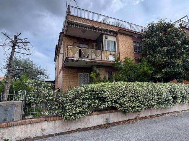 Appartamento in vendita a Roma RM