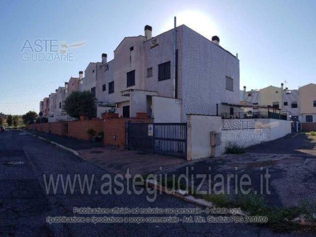 Appartamento in vendita a Roma RM