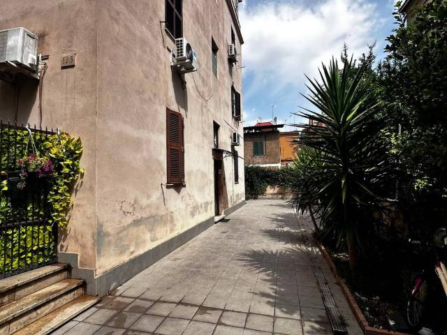 Appartamento in vendita a Roma RM