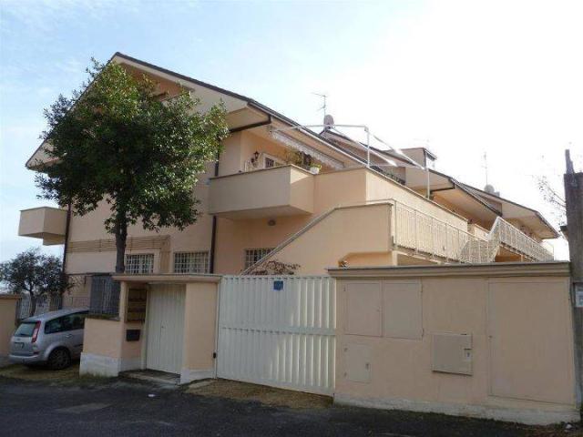 Appartamento in vendita a Roma RM
