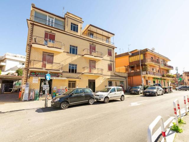 Appartamento in vendita a Roma RM
