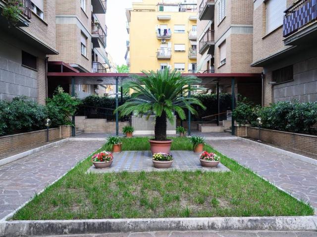 Appartamento in vendita a Roma RM