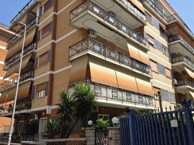 Appartamento in vendita a Roma RM