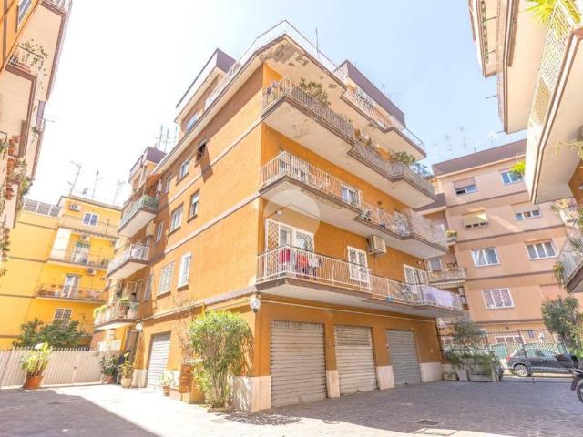 Appartamento in vendita a Roma RM