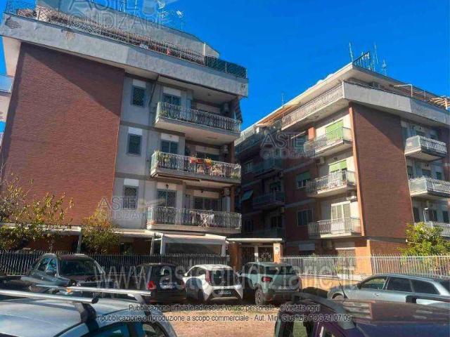 Appartamento in vendita a Roma RM