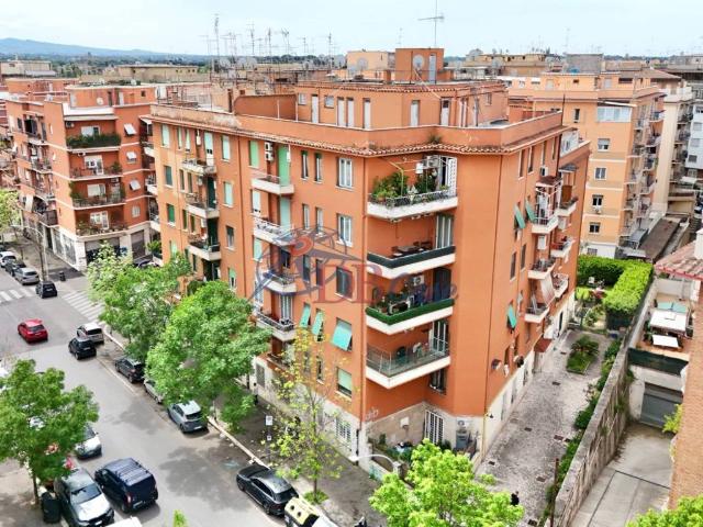Appartamento in vendita a Roma RM