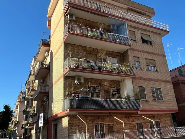 Appartamento in vendita a Roma RM