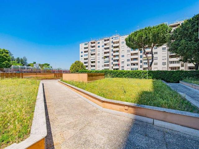 Appartamento in vendita a Roma RM
