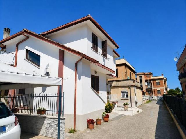 Appartamento in vendita a Roma RM