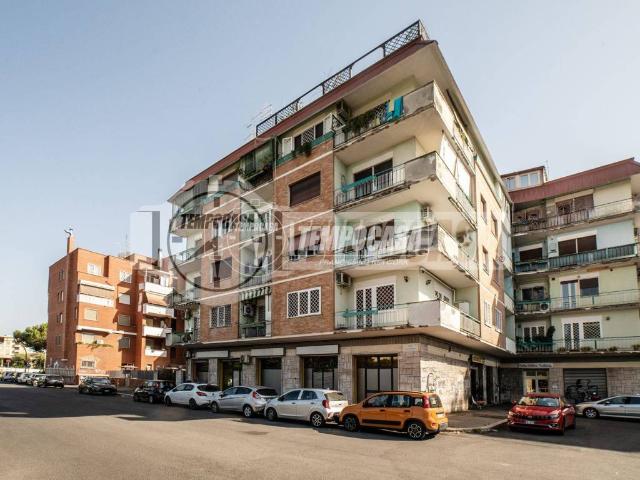 Appartamento in vendita a Roma RM