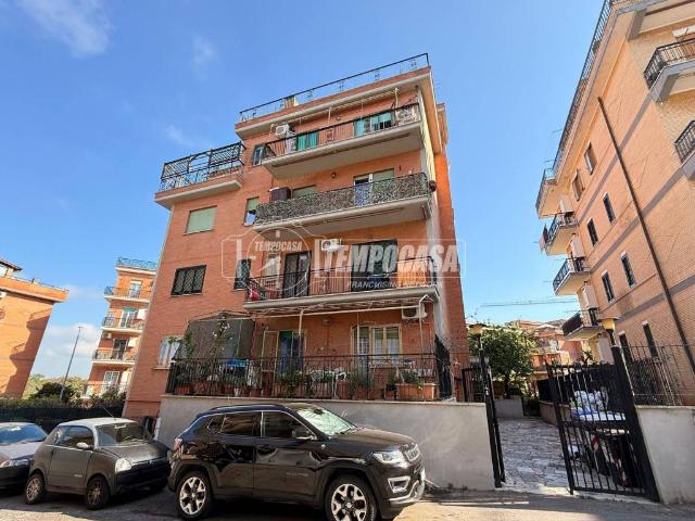 Appartamento in vendita a Roma RM