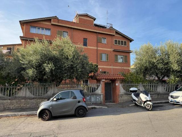 Appartamento in vendita a Roma RM