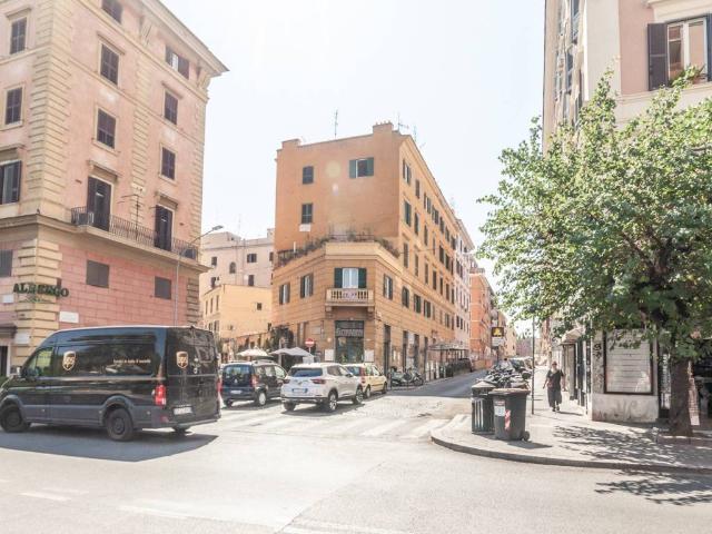 Appartamento in vendita a Roma RM