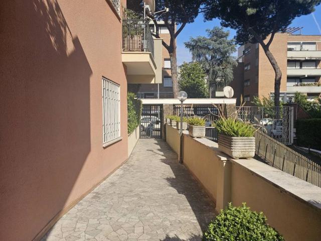 Appartamento in vendita a Roma RM