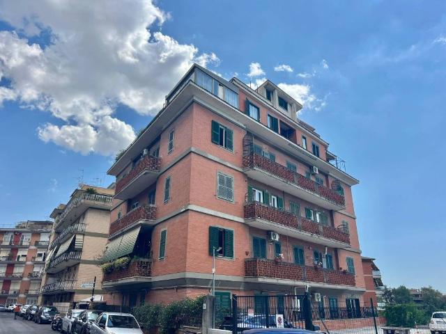 Appartamento in vendita a Roma RM
