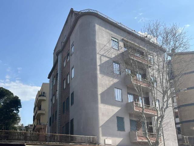 Appartamento in vendita a Roma RM