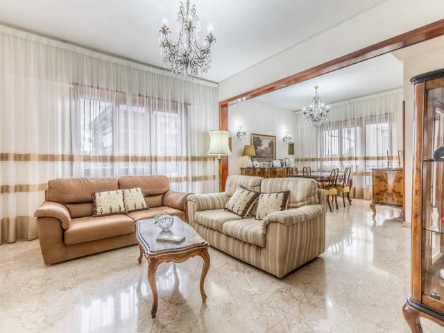 Appartamento in vendita a Roma RM