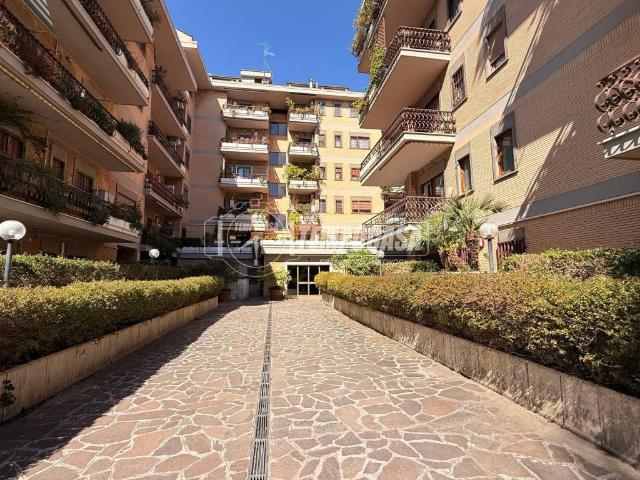 Appartamento in vendita a Roma RM