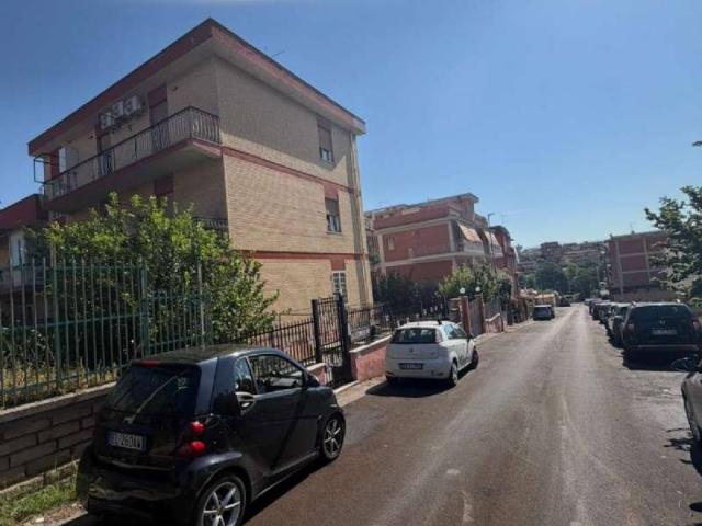 Appartamento in vendita a Roma RM