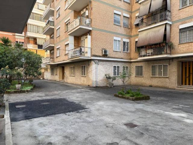 Appartamento in vendita a Roma RM
