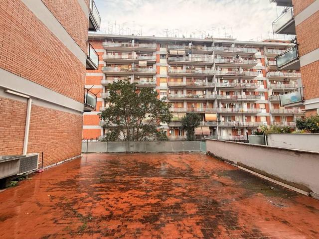 Appartamento in vendita a Roma RM
