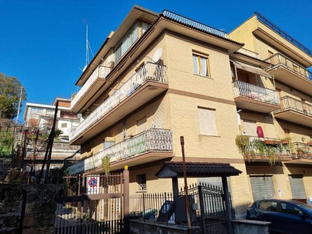 Appartamento in vendita a Roma RM