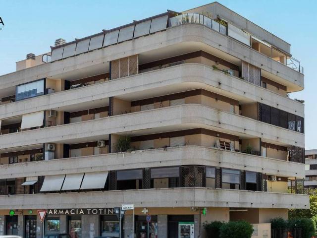 Appartamento in vendita a Roma RM