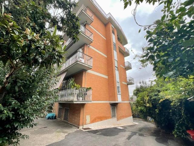 Appartamento in vendita a Roma RM